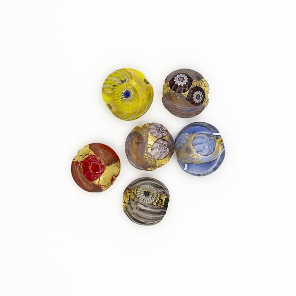 PERLA IN VETRO A LUME - FORMA LENTICOLARE CON FOGLIA D'ORO, MURRINE E FILIGRANA - FINITURA LUCIDA