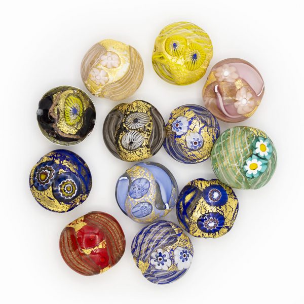 PERLA IN VETRO A LUME - FORMA LENTICOLARE CON FOGLIA D'ORO, MURRINE E FILIGRANA- FINITURA LUCIDA