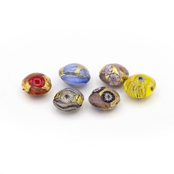PERLA IN VETRO A LUME - FORMA LENTICOLARE CON FOGLIA D'ORO, MURRINE E FILIGRANA - FINITURA LUCIDA