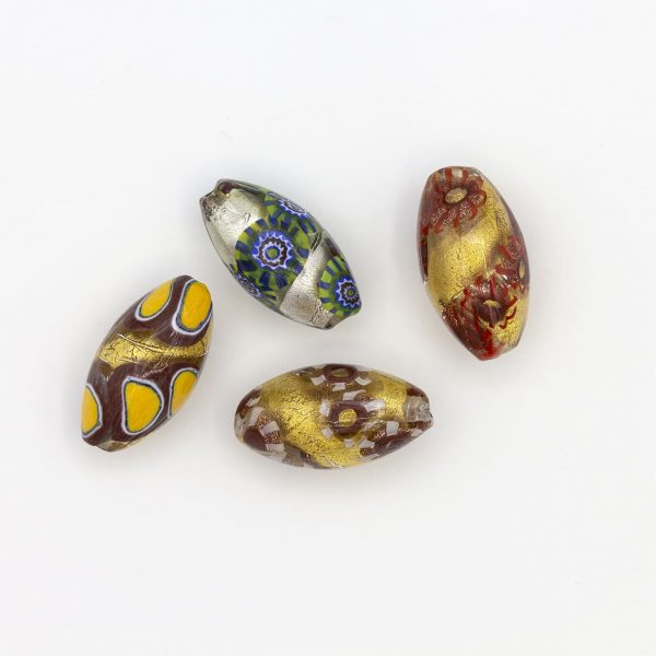 PERLA IN VETRO A LUME - FORMA OLIVA CON FOGLIA D'ORO E MURRINE - FINITURA LUCIDA