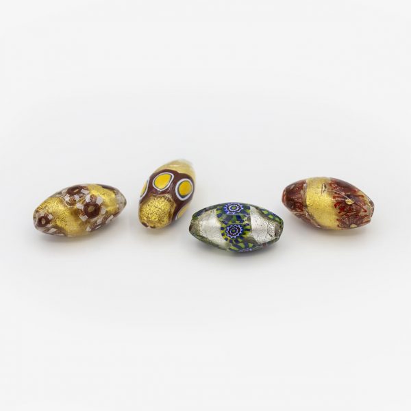 PERLA IN VETRO A LUME - FORMA OLIVA CON FOGLIA D'ORO E MURRINE - FINITURA LUCIDA