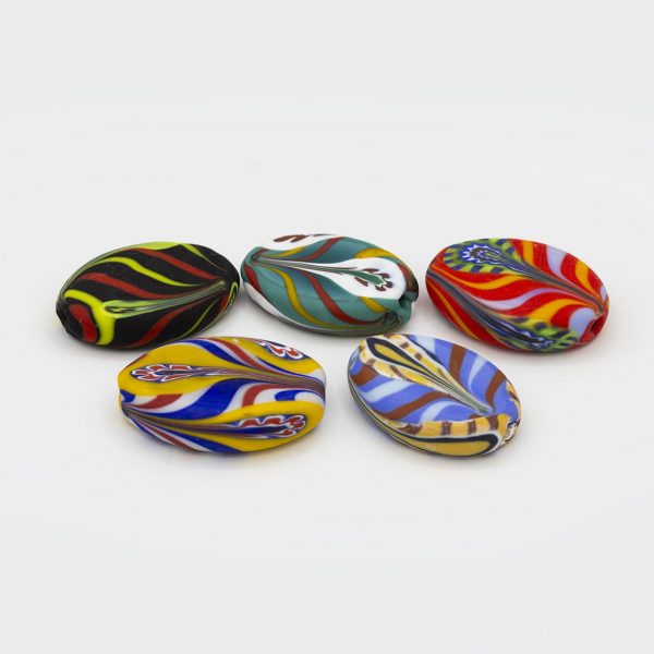 PERLA IN VETRO A LUME - FORMA OLIVA SCHIACCIATA PIUMATA CON MURRINE - FINITURA SATINATA