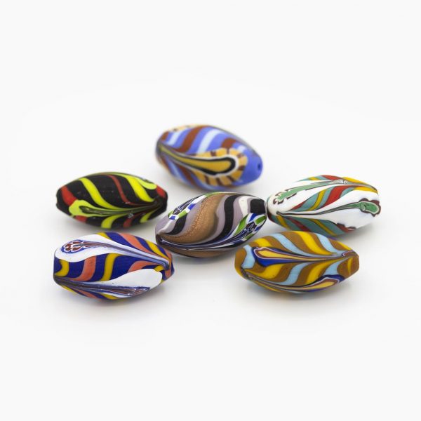 PERLA IN VETRO A LUME - FORMA OLIVA PIUMATA CON MURRINE - FINITURA SATINATA